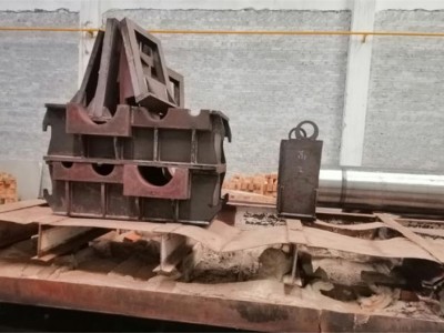 特大型打砂設(shè)備，對(duì)所有特大型金屬件表面打砂清除表面雜質(zhì)